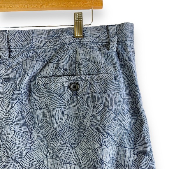 Banana Republic Mens Emerson Shorts 35 Blue‎ Leaf Print Travel Spring Break - Picture 7 of 12